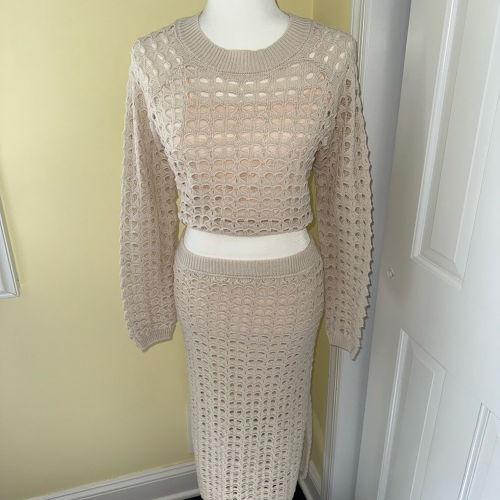NWT  Freshman 1996 Beige 2 pc knit set - crop top midi skirt M crocheted knitted